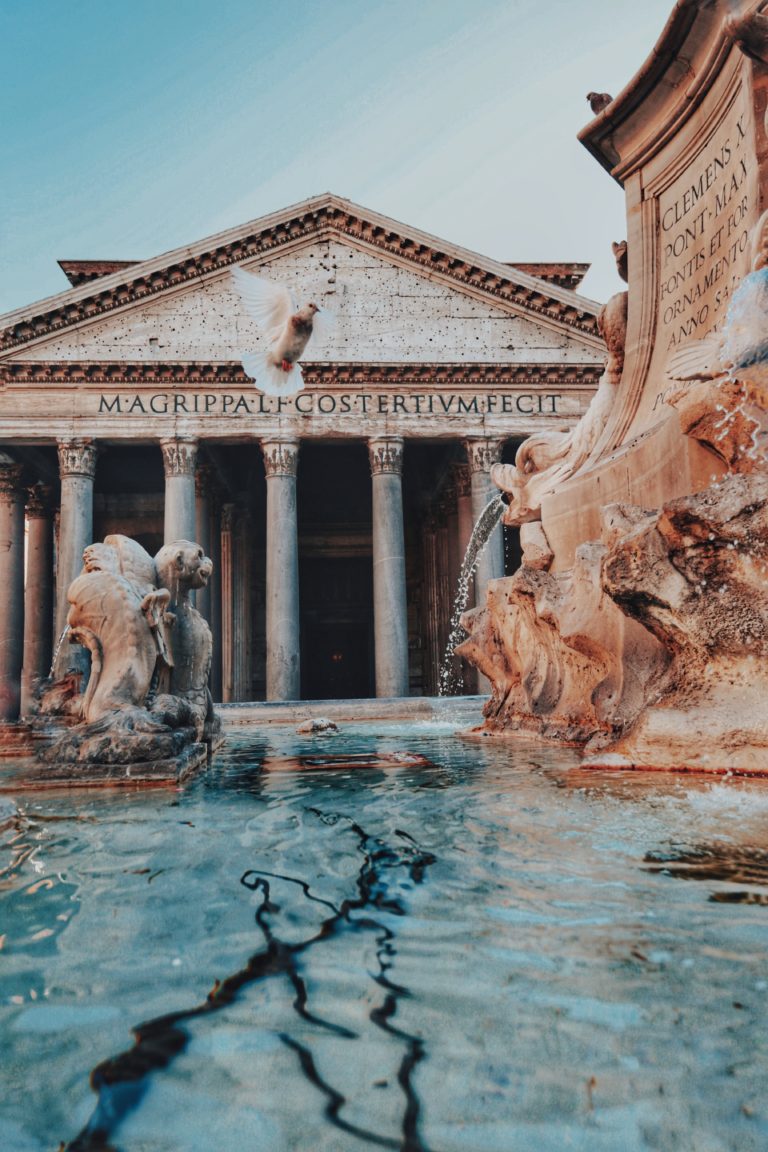 Visita di Roma, Visite de Rome,Visite du Pantheon Visita del Pantheon, Photo by Gloria Cretu Unsplash