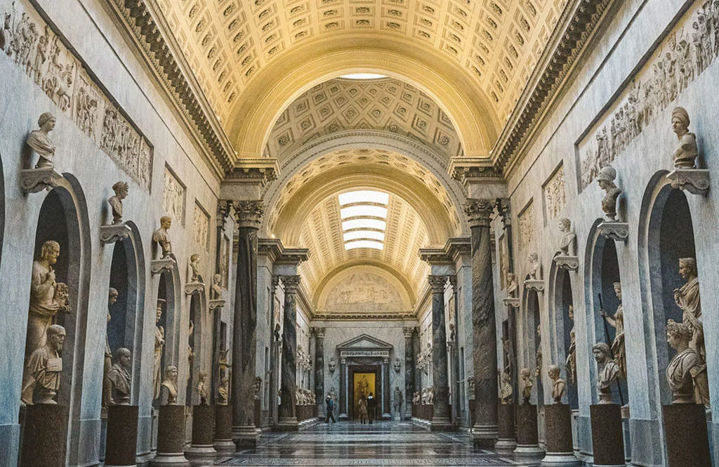 Musees Vatican et Chapelle Sixtine Vatican Museum and Sixtine Chapel Visita dei Musei Vaticani e Cappella Sistina Braccio Nuovo Statuaria Romana photo by Andrea Zaninga Unsplash