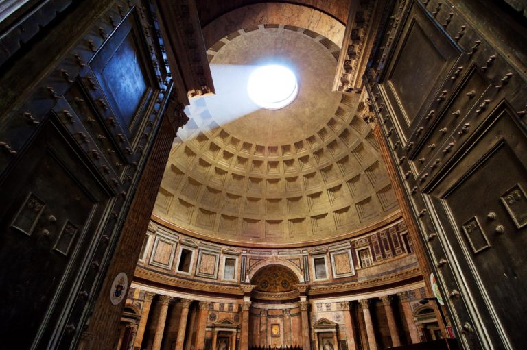 Visite de la Domus Aurea, visite du Mausolée d'Auguste, visite du Pantheon photo by evan qu unsplash
