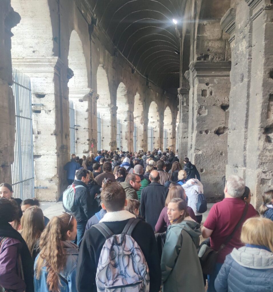 La foule dans le Colisée. Photo de Annalisa Cingolani