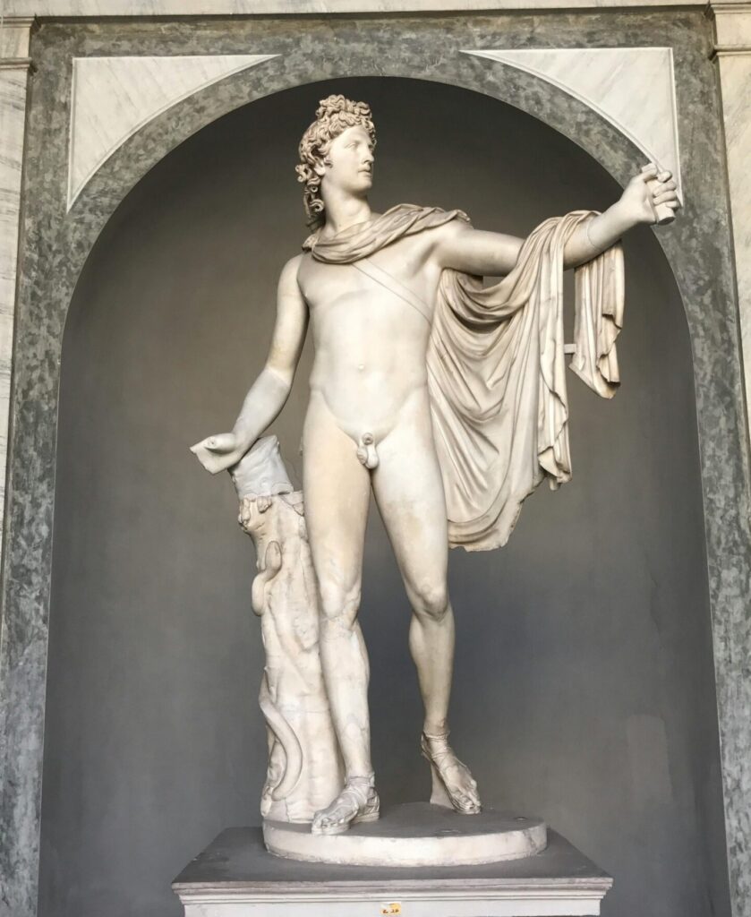 L'Apollon, statue maquifique qu'on rancontre sur notre chemin dans les Musées du Vatican. Photo de Leon Huang sur Pexels
