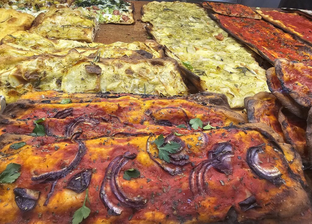 Pizza rossa al forno del Ghetto. Photo de Annalisa Cingolani
