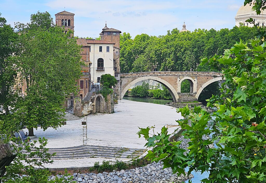 Ile Tiberine - Rome en voiture. Photo de Annalisa Cingolani