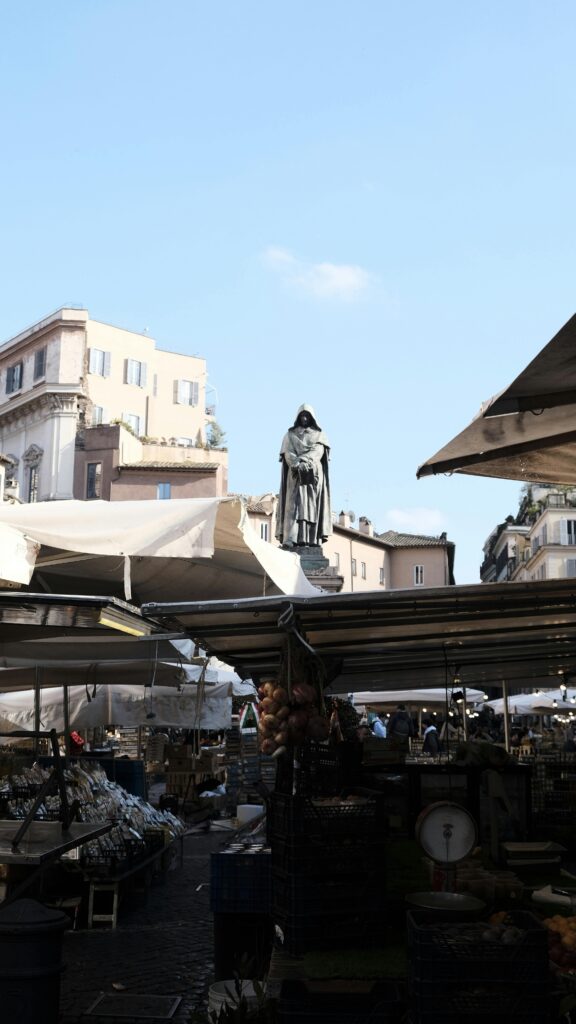 Giordano Bruno brulé sur le buchet par le Pape. Rome Insolite. Photo de Can i Gdeli per Pexels
